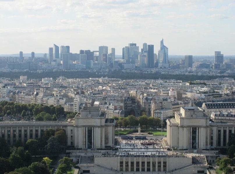 144. Вид с Эльфивой башни на бизнес центры Парижа