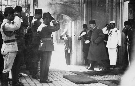 23. Отъезд Мехмеда VI, последнего султана Османской империи, 1922