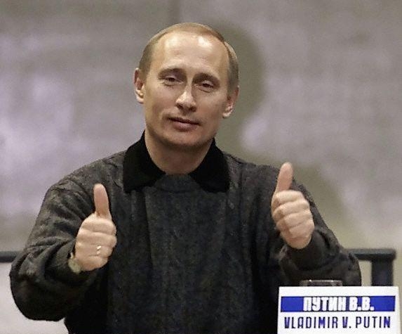1.8 Путин показивает знак клас