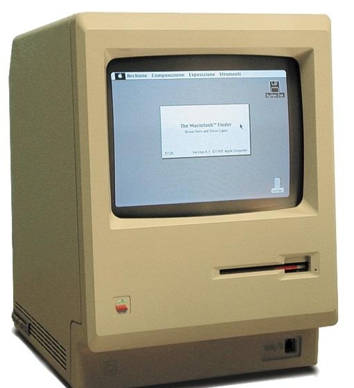 4. Macintosh 128K — первый персональный компьютер данной марки, выпущенный 24 января 1984 года