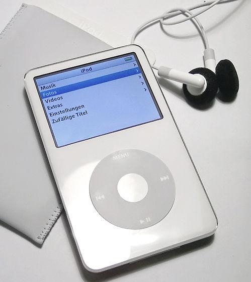 79. Белый iPod пятого поколения (2005)