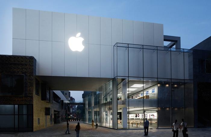 104. Первый фирменный магазин Apple Store в Китае открылся в Пекине