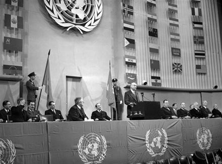 1.2. Cессия Ассамблеи ООН, на которой была одобрена Всеобщая декларация прав человека (UNHR)