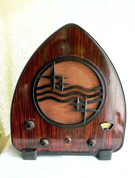 4. Philips chapel radio model 930A, 1931