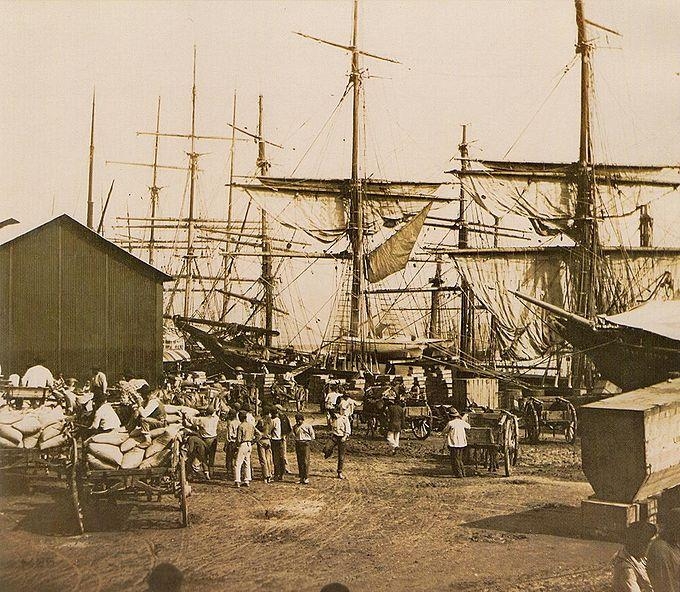 5. Кофейные склады в порту Сантус. Около 1880 года