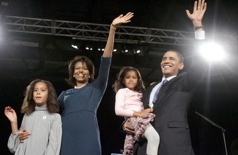 5.52 Обамы. Красавица-Мишель с дочерьми активно поддерживала мужа