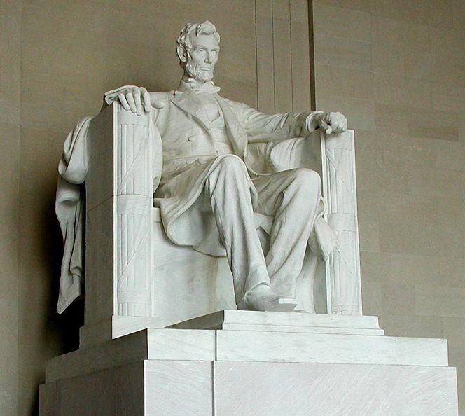 10.2 Статуя Линкольна в мемориале
