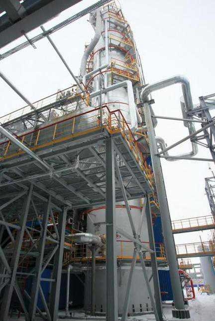установка вакумной перегонки нефти на нефтеперерабатывающем заводе
