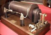 2.10 10 дюймовый искровой передатчик Маркони, 1901. С помощью такого передатчика был послан сигнал «SOS» с Титаника.