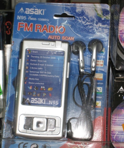 4.15 радио от компании Asaki, выполненное по образцу и подобию смартфона