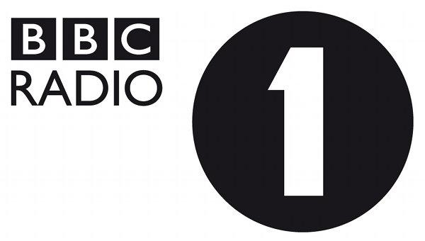 BBC Radio 1 - радиостанция компании BBC, ориентированная на молодёжную аудиторию, передаёт поп и рок музыку