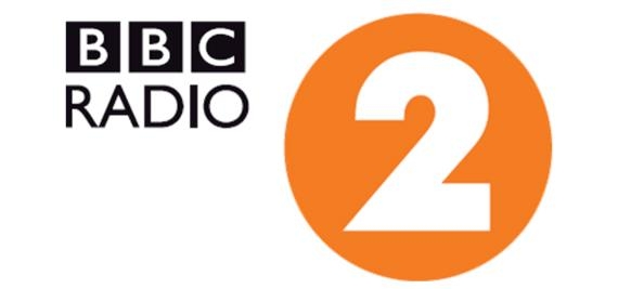 BBC Radio 2: ориентирована на взрослую аудиторию, передает широкий спектр популярной музыки, интервью, юмор, новости, живые выступления в студии и концерты, музыкальную документалистику