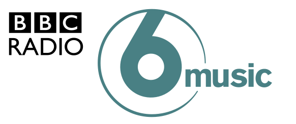 BBC 6 Music: смесь альтернативных музыкальных жанров, включая рок, фанк, панк и регги, новости, живые выступления в студии и концерты, музыкальная документалистика.