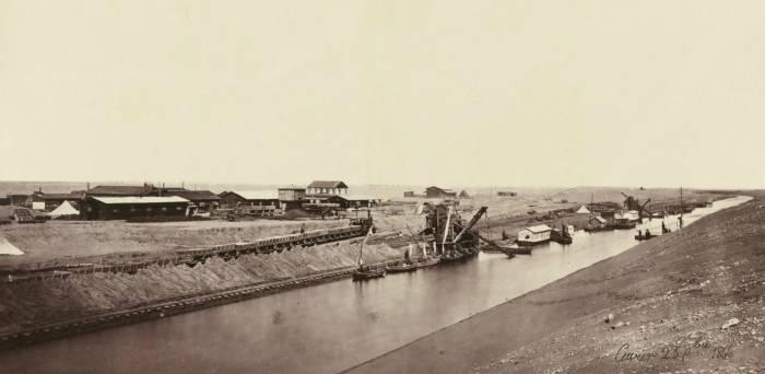 Вид Суэцкого канала во время строительства