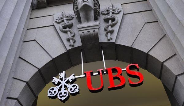 профессиональней (все по делу и без лишних понтов) чем в UBS