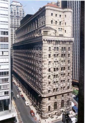 Современный вид здания Федерального резервного банка Нью-Йорка