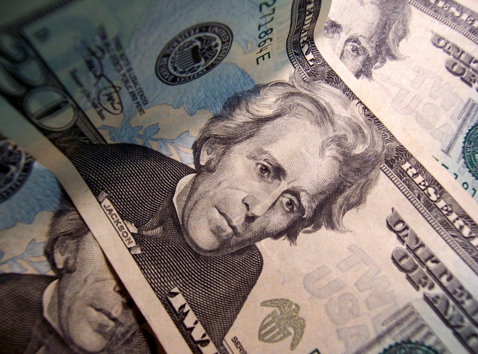 ФРБ Ричмонда распространяет банкноты и монеты для финансовых учреждений