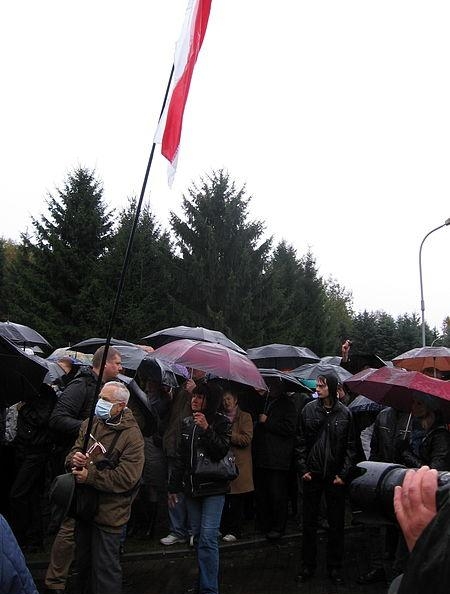 Участники акции в Минске на площади Бангалор