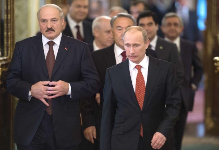 Первый международный визит в должности президента Владимир Путин нанесет президенту Белоруссии
