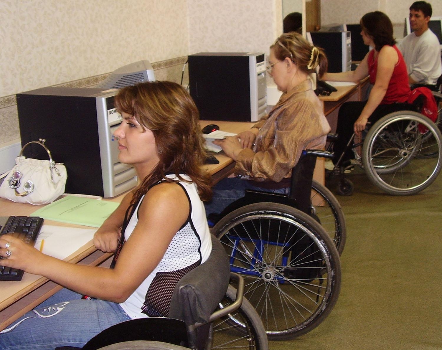 занятость среди инвалидов в России