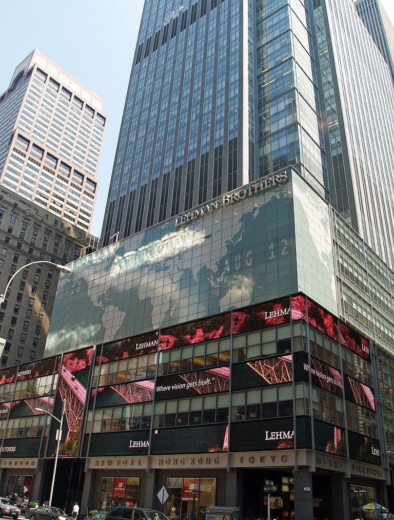 Штаб-квартира инвестиционного банка Lehman Brothers на Таймс-Сквер в Нью-Йорке