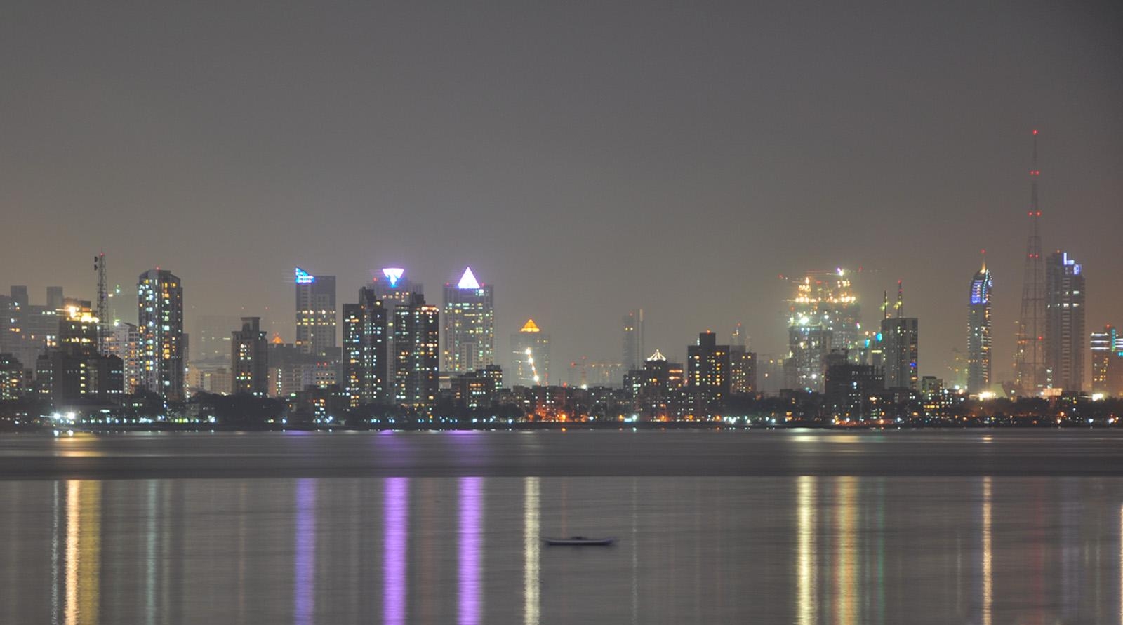 Ночной Мумбаи (до 1995 года Бомбей) - город на западе Индии, на побережье Аравийского моря