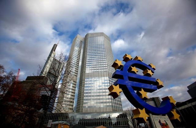 Здание штаб-квартиры Европейский фонд финансовой стабильности в Брюсселе