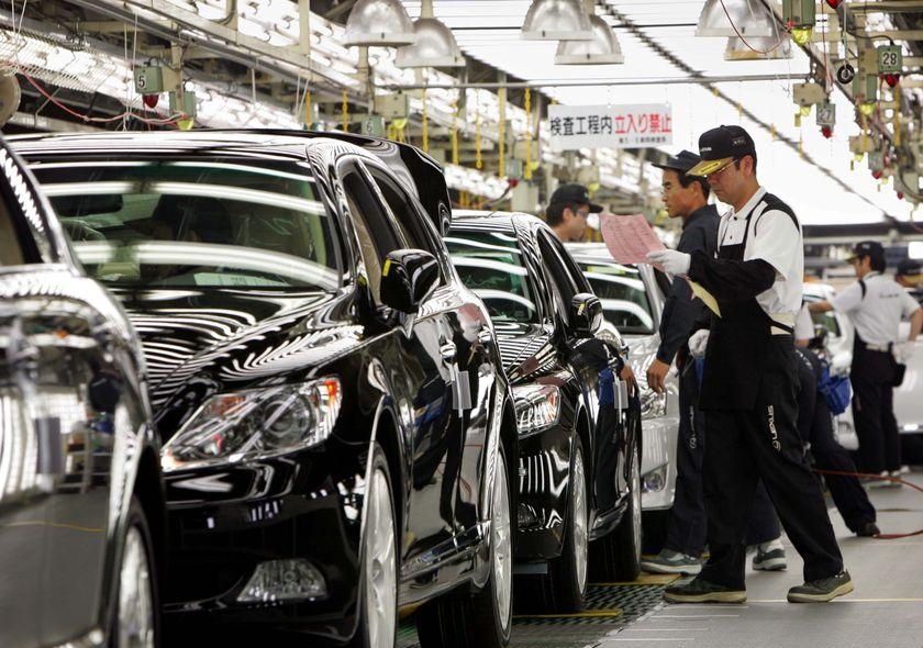 концерн Toyota сохранил первое место среди гигантов автоиндустрии,что во многом связано с новым курсом японского правительства