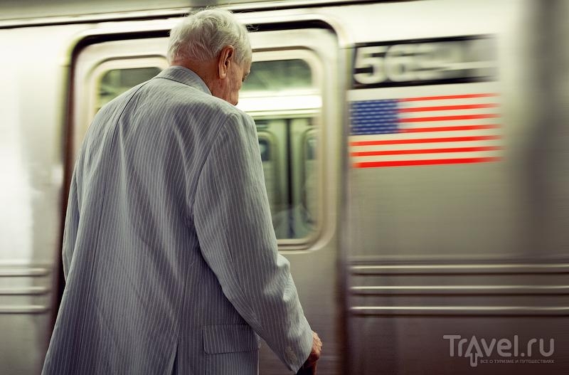 сша пенсионер в метро
