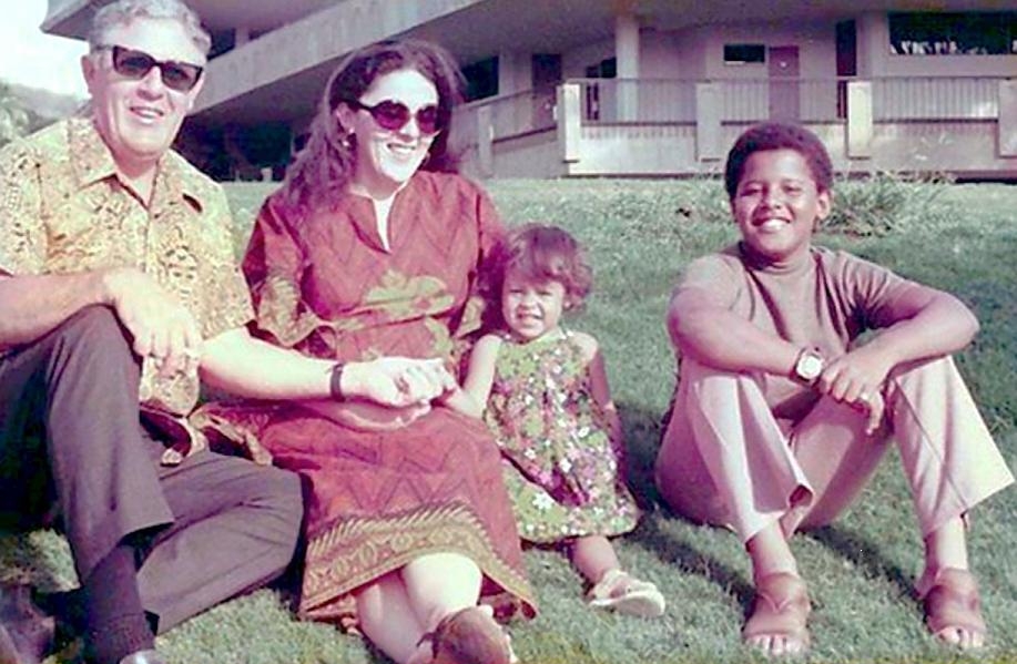 Барак Обама с матерью и сестрой