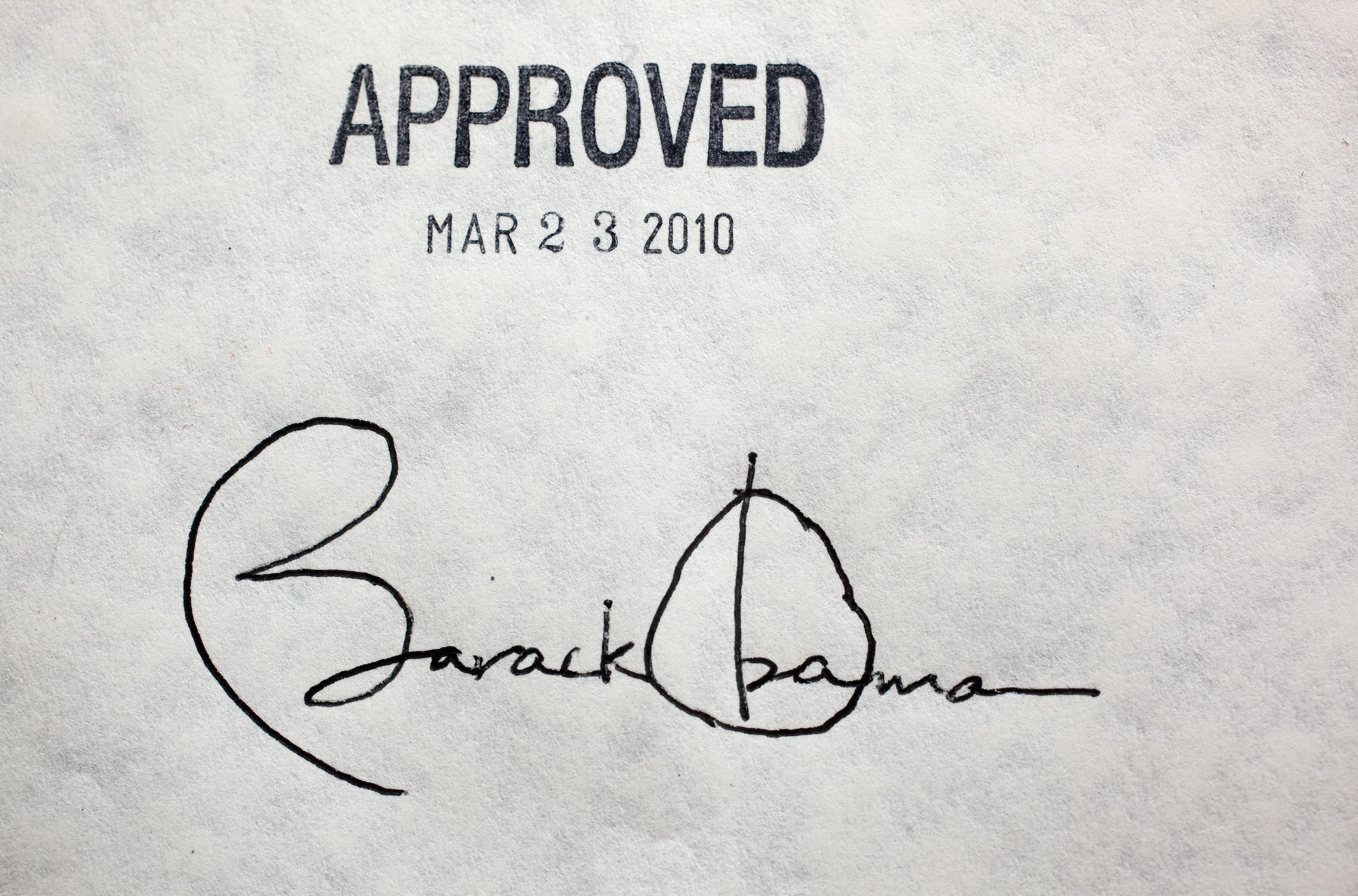 Обама подписал реформу здравоохранения