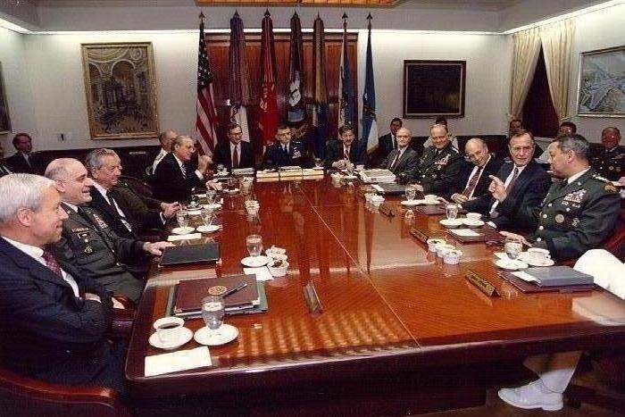 4.1 Дж.Буш на совещании в Пентагоне