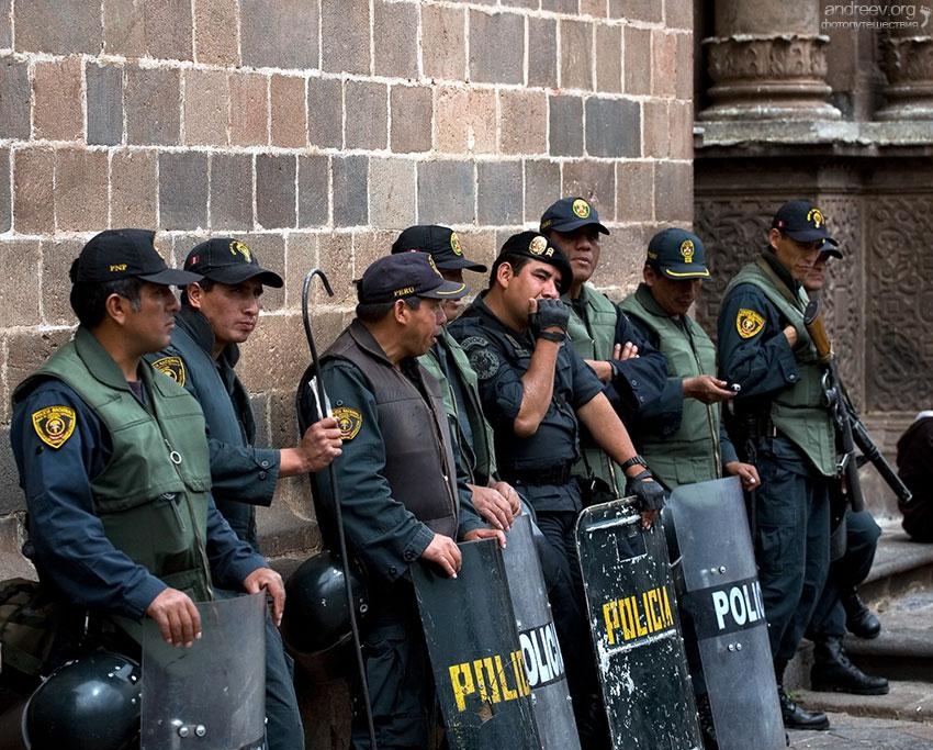 3.3 ПНП - национальная полиция Перу готовится в случае чего разгонять демонстрантов в центре Куско