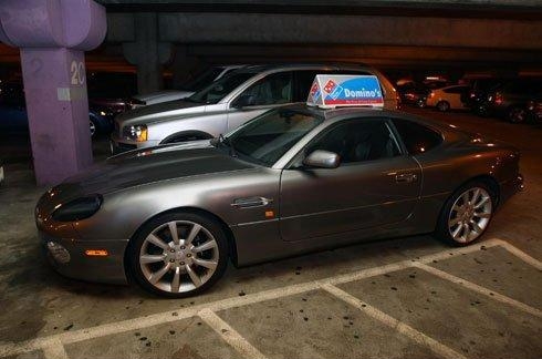 3.43 Экономический кризис - владелец Aston Martin развозит пиццу