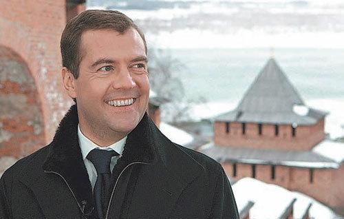 1.10 Медведев на фоне фортеци