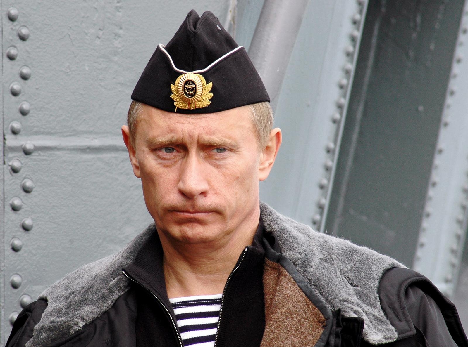 1.64 Путин в фуражке