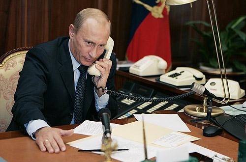 1.67 Путин разговаривает по телефону