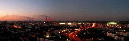 5.13. Панорама Вольфсбурга. На заднем плане красным светятся трубы завода Volkswagen AG