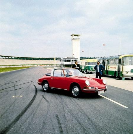 2.9. В 1966 году появился кабриолет Porsche Targa, названный в честь гонки Targa Florio