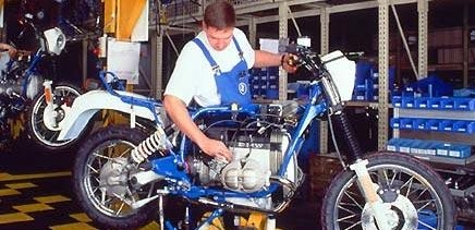 9.16. 1996 год - с конвейера сходит последний оппозитный мотоцикл с двухклапанным газораспределением