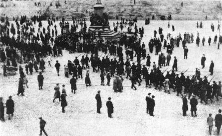 68. Войска на Сенатской площади. 1918