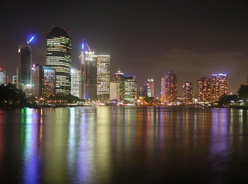 55. Брисбен — самая быстрорастущая столица штата. С 1998 по 2003 население Брисбена увеличивалось на 2 % ежегодно