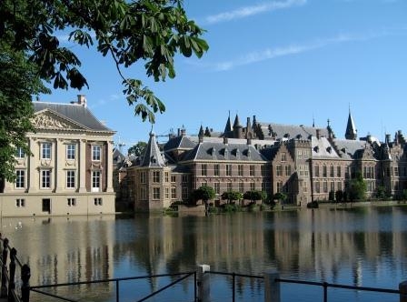 9. Бинненхоф, комплекс зданий в центре Гааги, где располагается парламент и резиденция премьер-министра