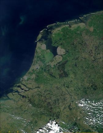 12. Нидерланды, снимок со спутника (май 2000 года)