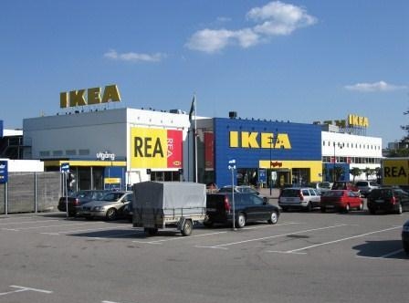 4. Первый магазин IKEA, расположенный в Дlmhult в Швеции недалеко от того, где основатель родился