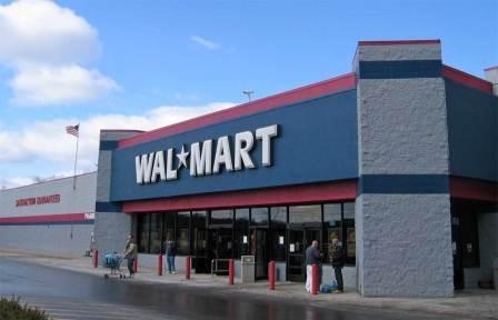 13. Типичная скидка Walmart универмаг в Ларедо, штат Техас
