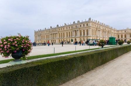 136. Версальский дворец является одним из самых популярных туристических направлений во Франции