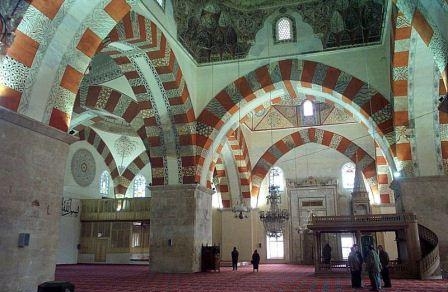 33. Интерьер мечети раннеосманского периода в г. Эдирне