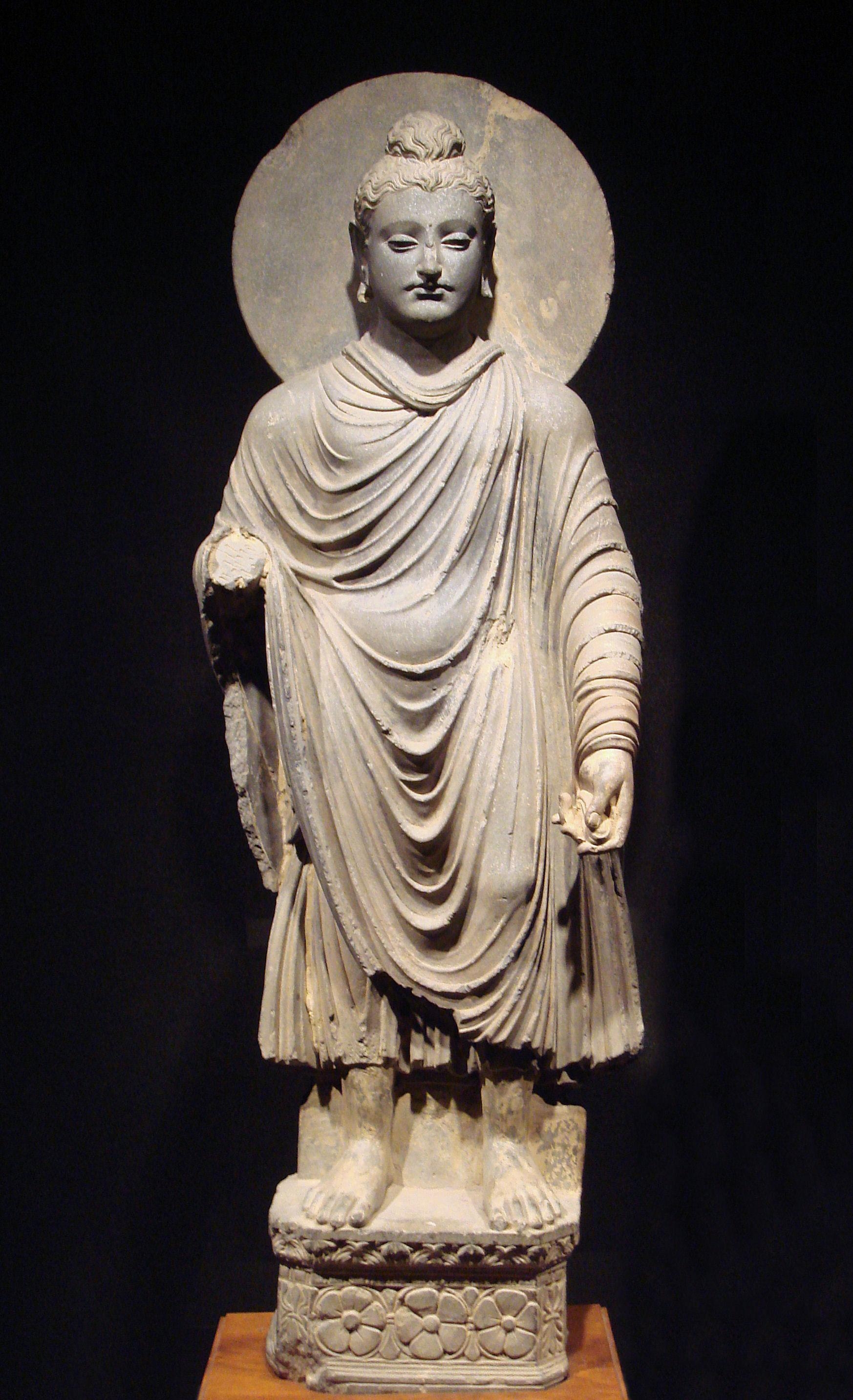 8. Греко-буддийская статуя Будды I—II века, Гандхара