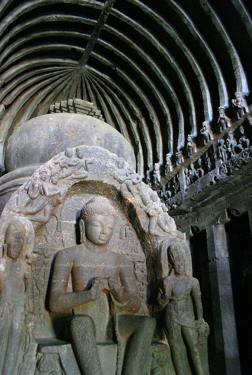 64. Буддистский Вишвакарман из пещеры в Эллоре, Махараштра